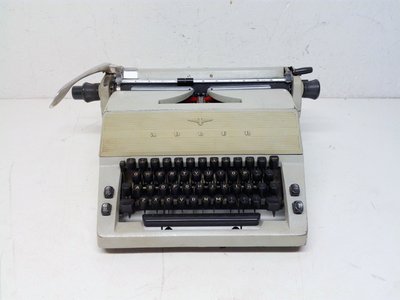 maquina escribir adler metal gris 18_5x35-48x39 1u